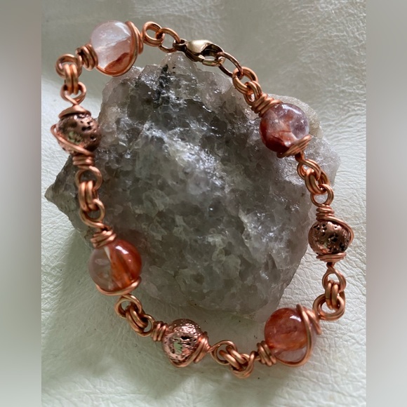 Albert Gilles Art - hand-made by DianeGilles copper and cherry quartz bracelet - Picture 2 of 8